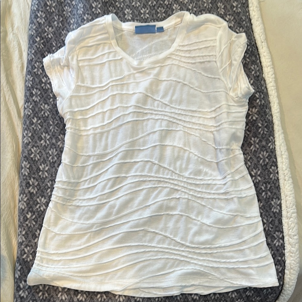 Vera Wang White Short Sleeve Tee